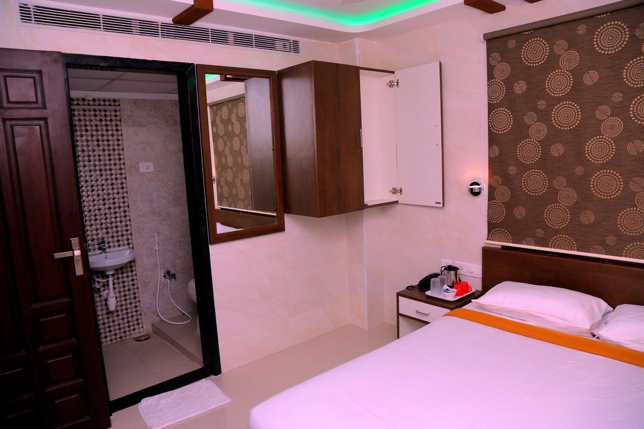 Hotel Sri Maharaja Residency à Tiruchirappalli Extérieur photo