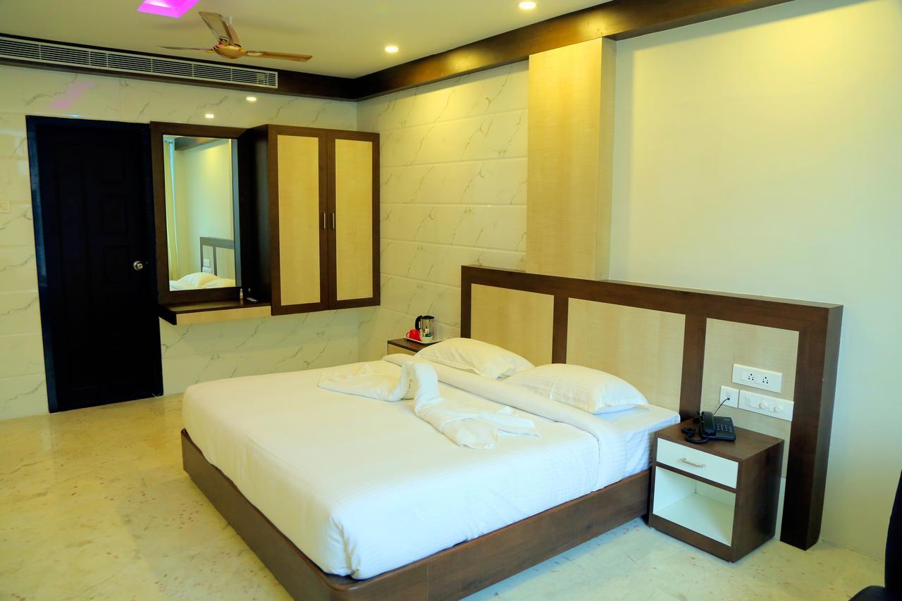 Hotel Sri Maharaja Residency à Tiruchirappalli Extérieur photo